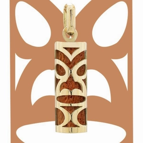 Pendentif tiki chambranle en or jaune. corail rouge du lagon