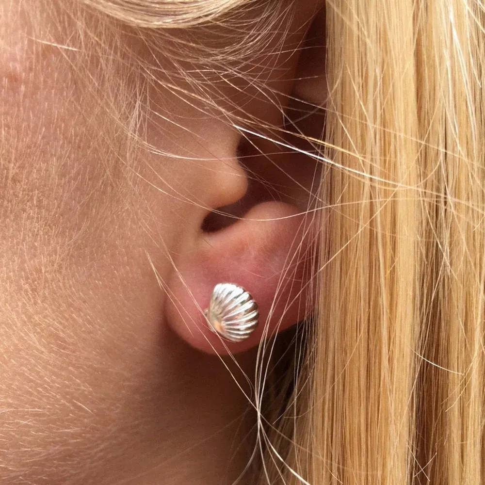 Reeves & Reeves Silver Scallop Stud Earrings JC23