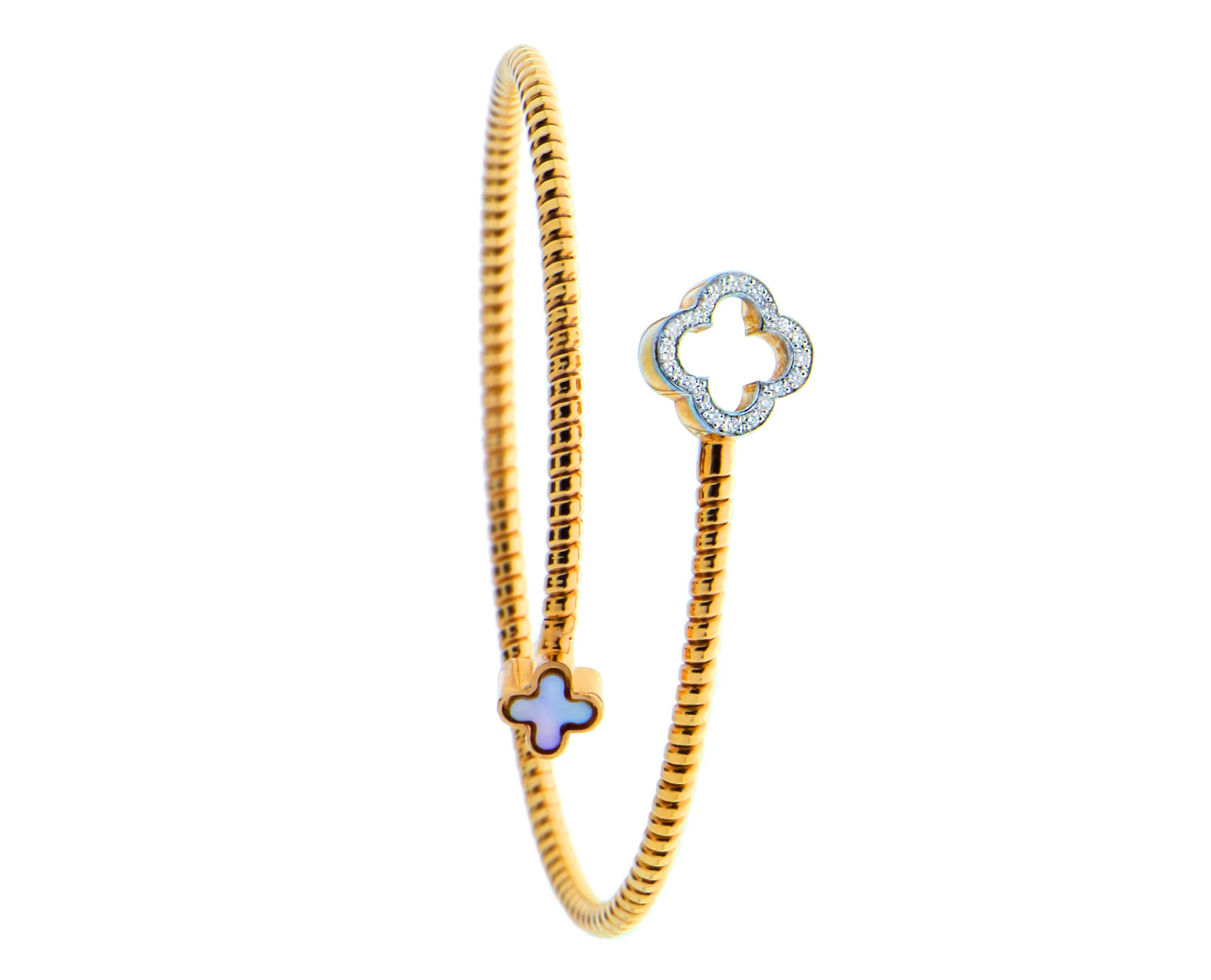 Rose gold tubo bracelet with a mother of pearl and diamond clover