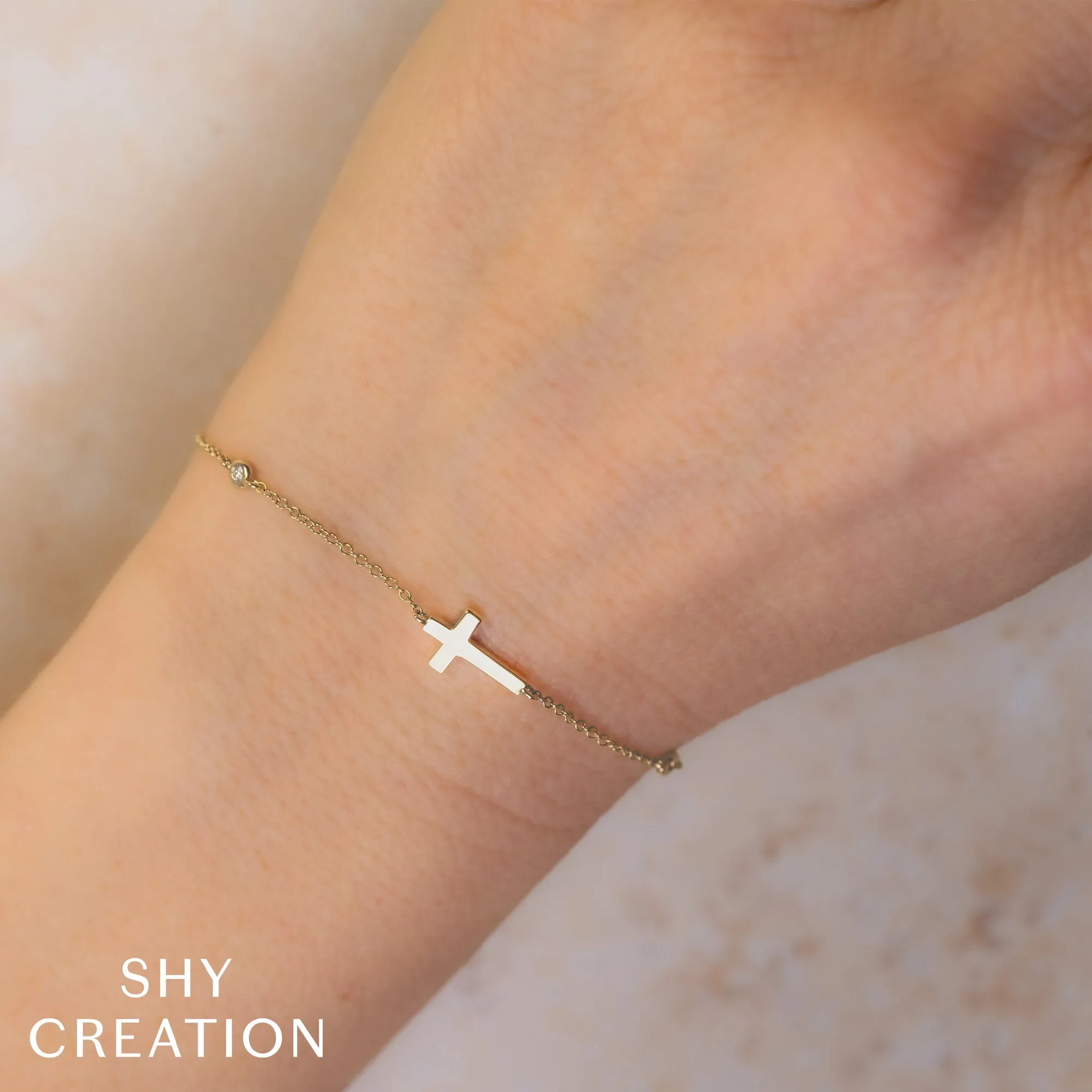 Shy Creation 0.03Ct Diamond Bezel Cross Bracelet SC55026527