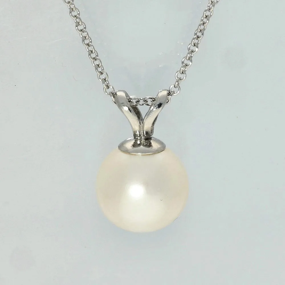 Single White Cultured Akoya Pearl 18ct White Gold Pendant