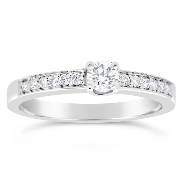 Solitaire en or blanc serti de diamants.