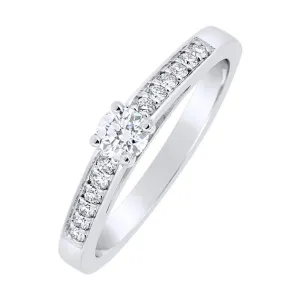 Solitaire en or blanc serti de diamants.