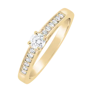 Solitaire en or jaune serti de diamants.