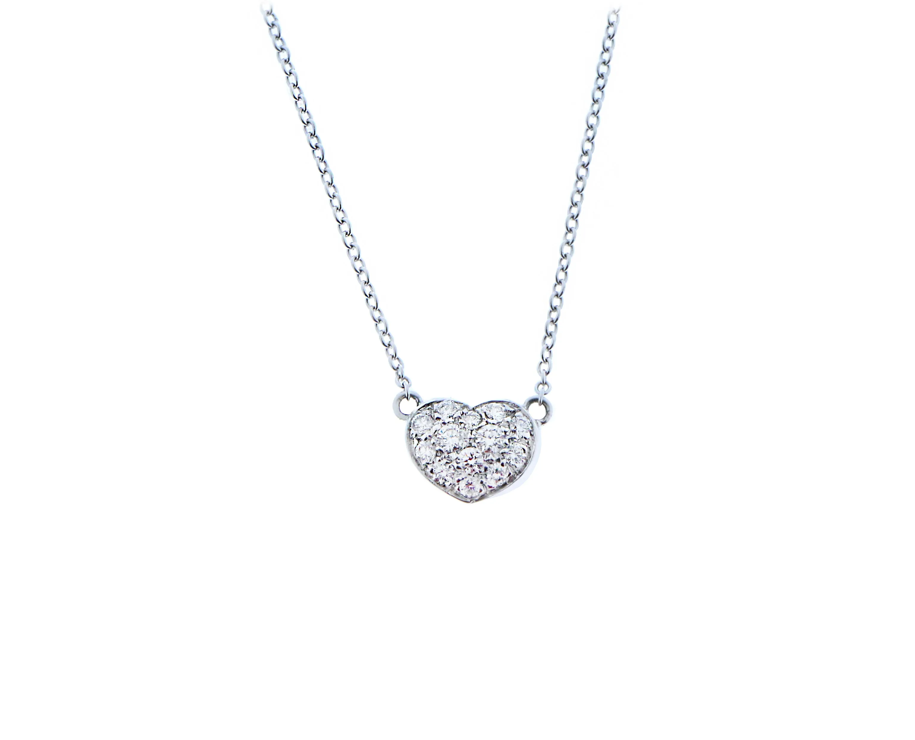 White gold necklace and diamond heart pendant
