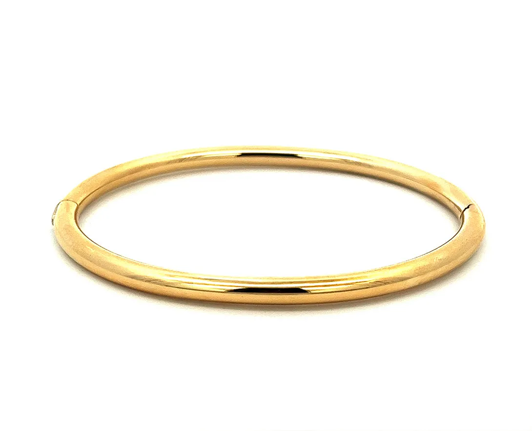 Yellow gold bangle bracelet