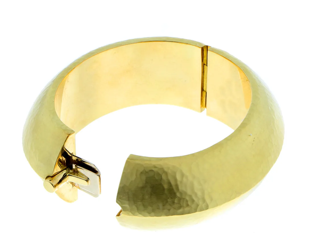 Yellow gold bangle bracelet