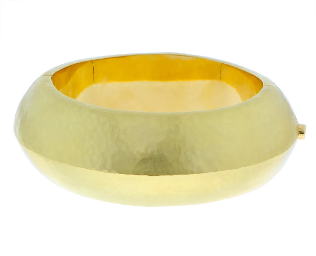 Yellow gold bangle bracelet