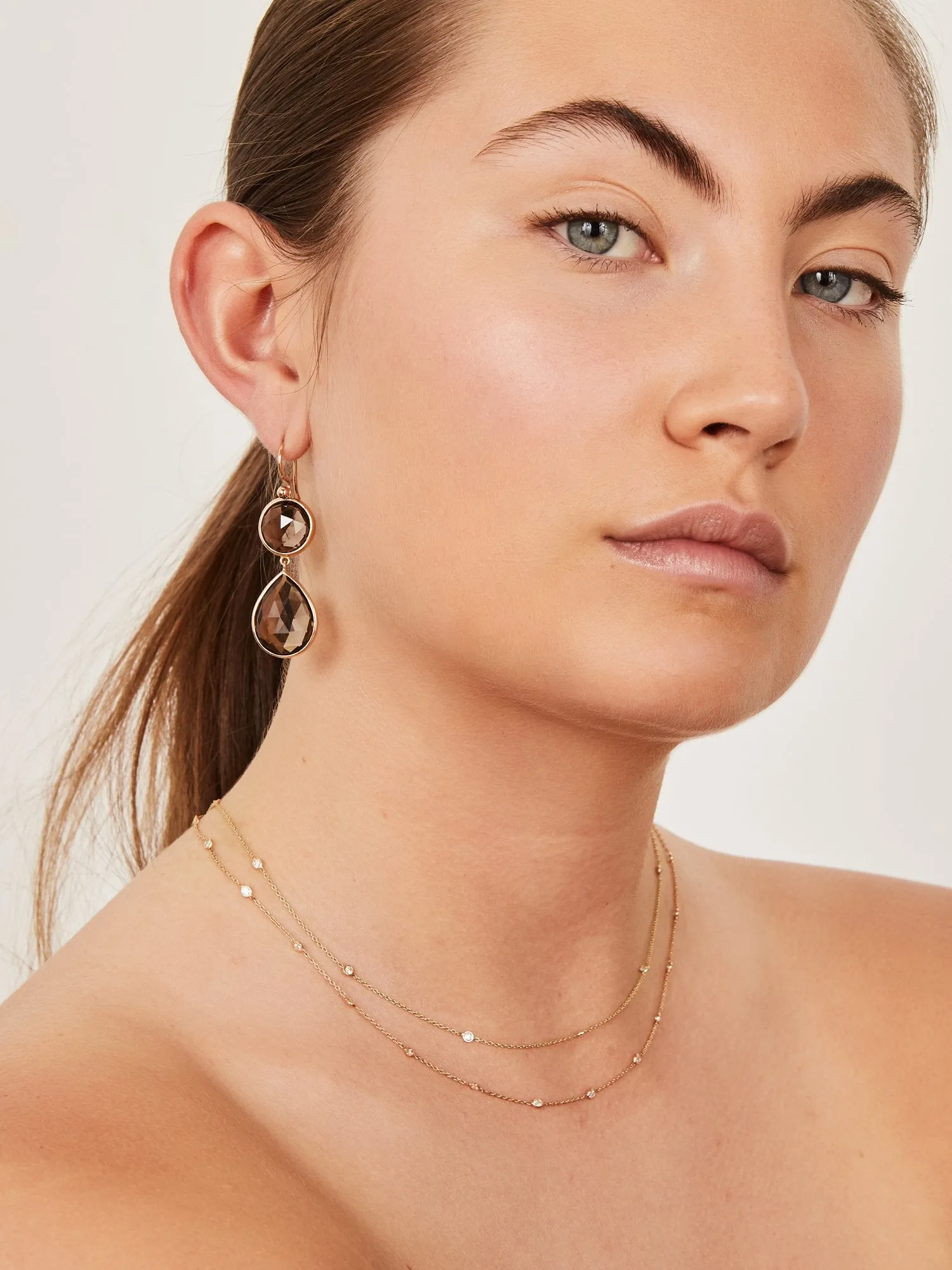 Yellow gold necklace with 11 diamonds