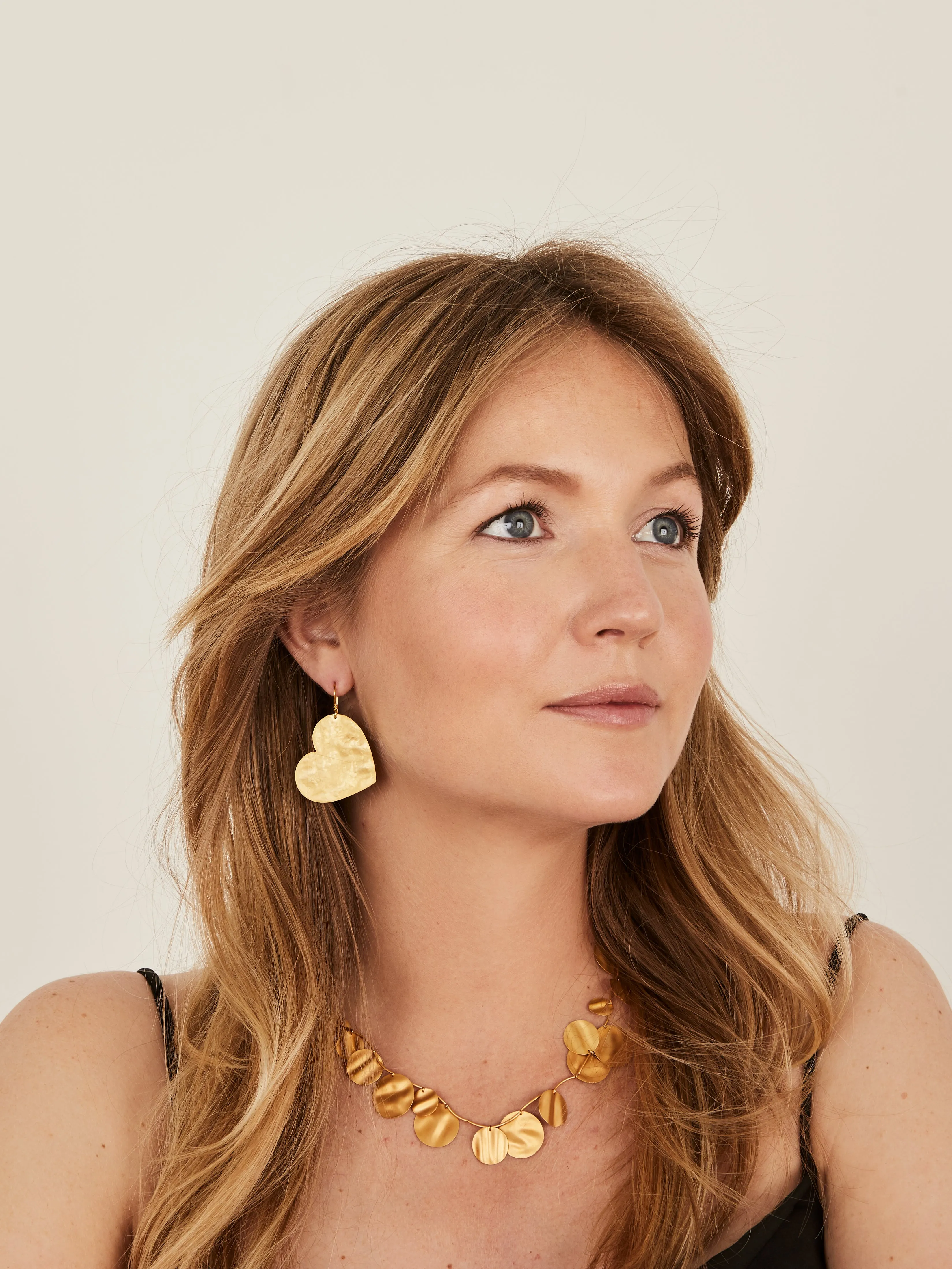 Yellow gold necklace with 22 coins in different sizes