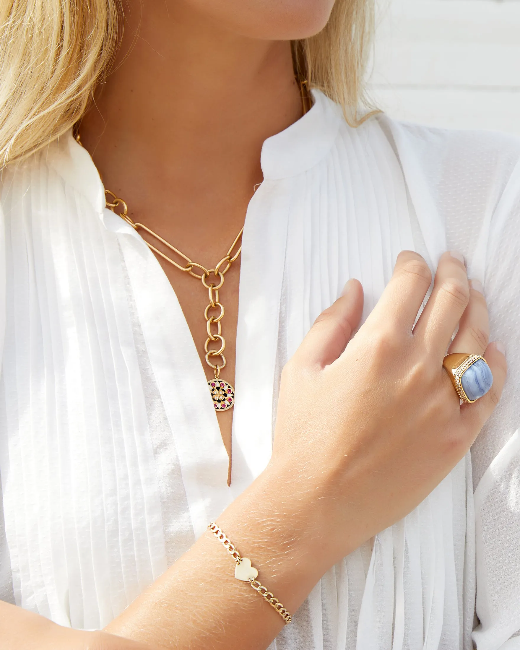 Yellow gold necklace with long and round chains