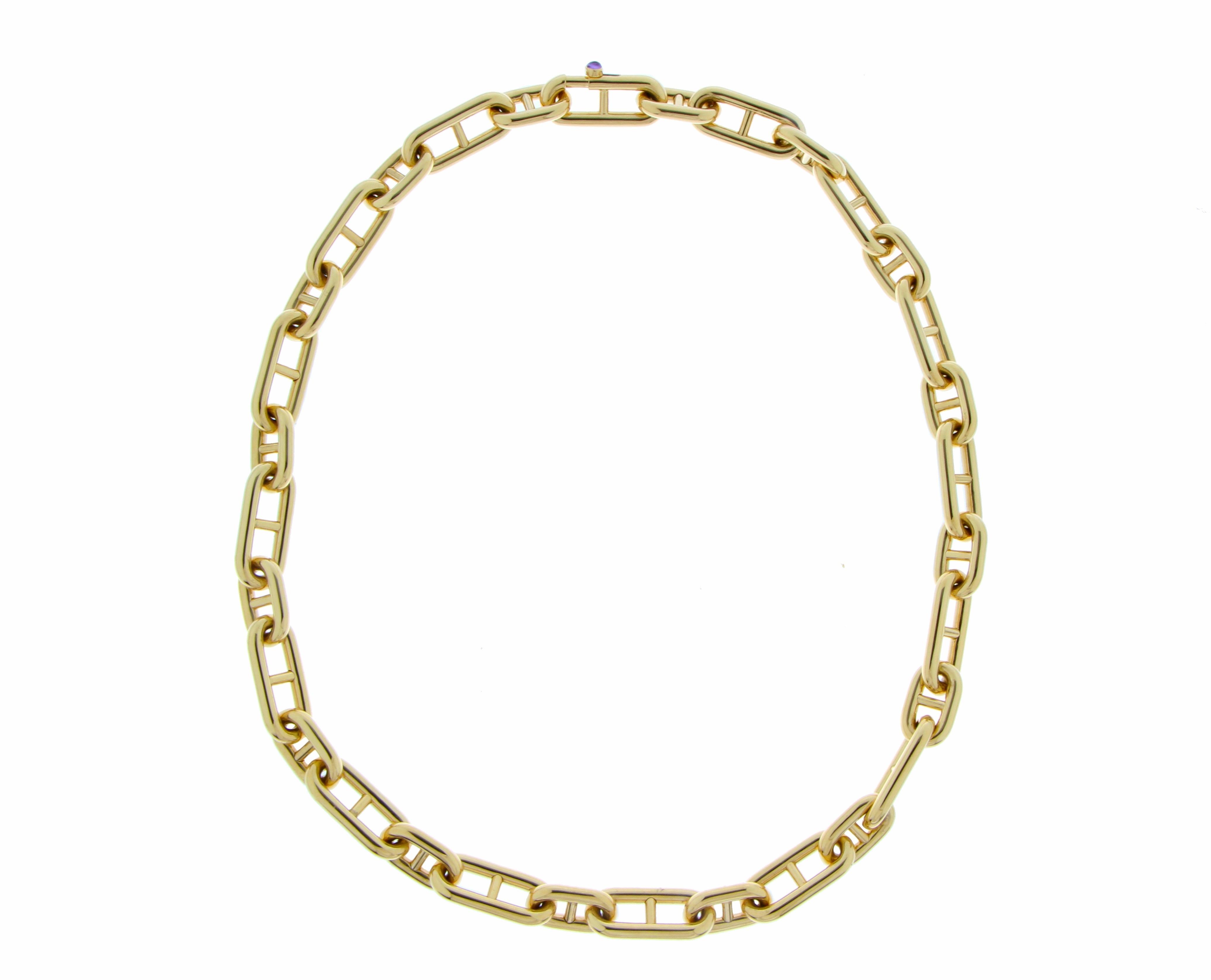 Yellow gold chain necklace with a cabochon cut sapphire
