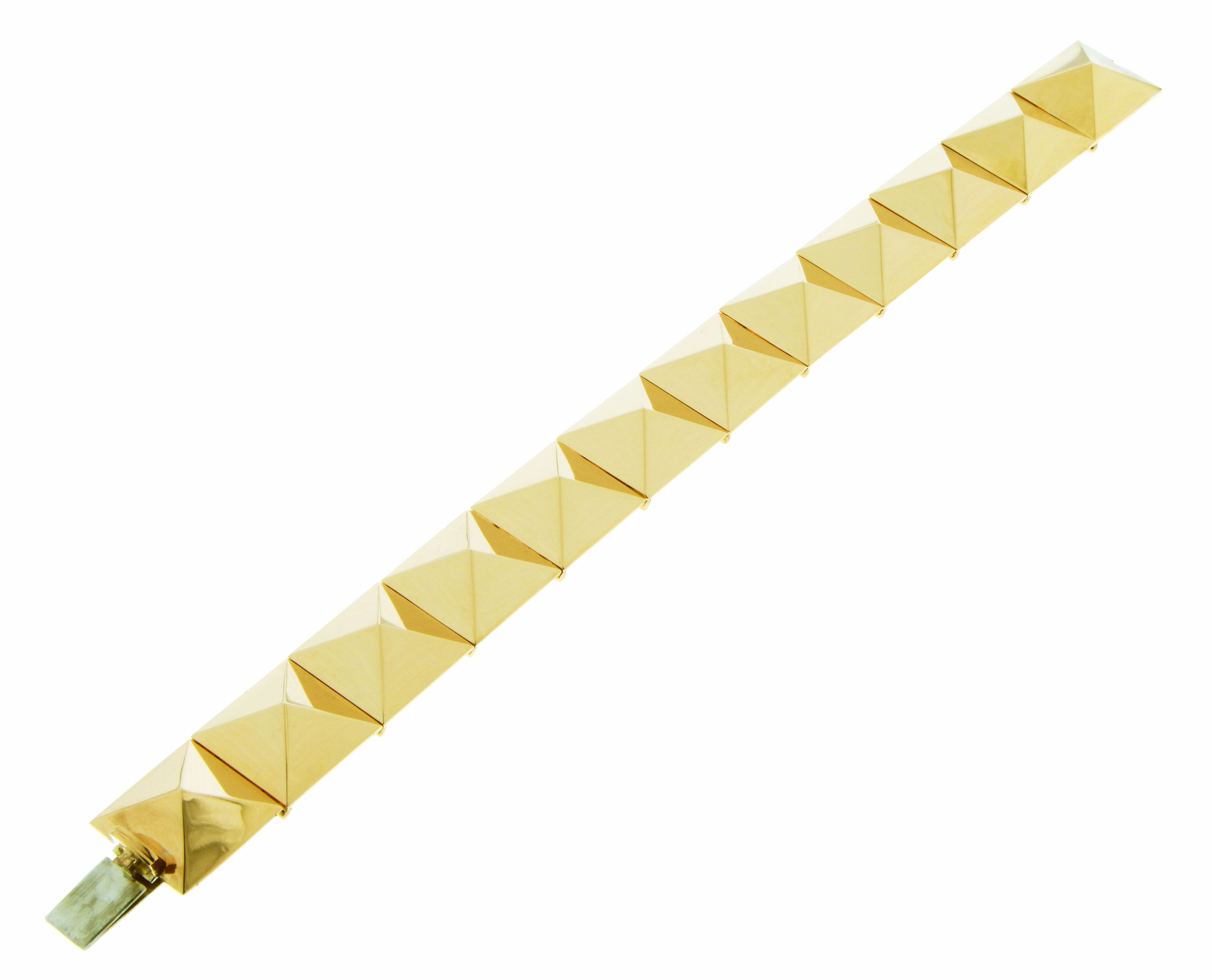 Yellow gold pyramid bracelet