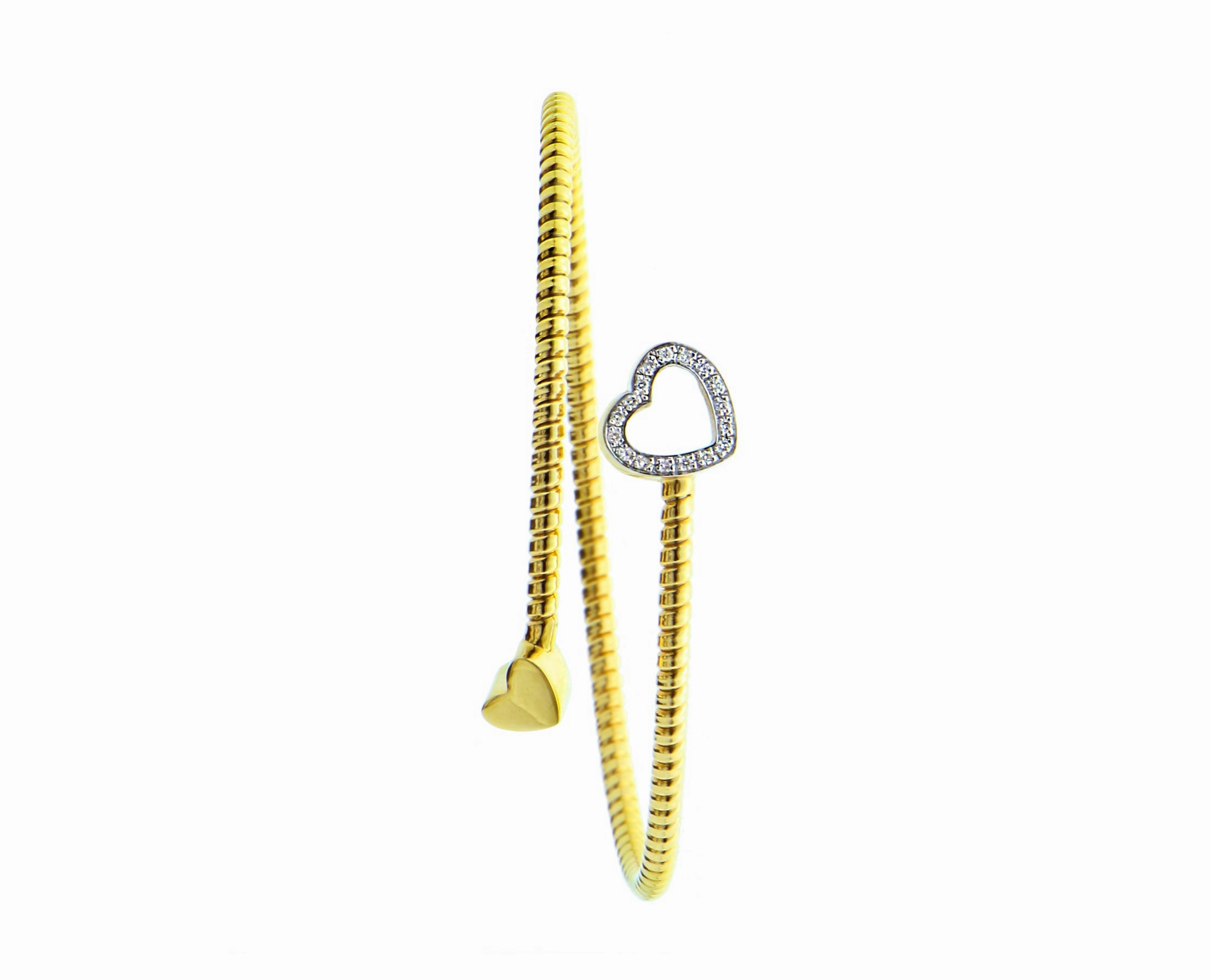 Yellow gold tubo bangle bracelet with a diamond star